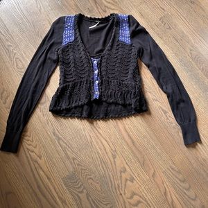 Free people cropped vneck cardigan with blue detail size XS. 100%cotton